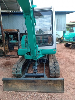 ขาย KOMATSU PC30-7. เก่านอกแท้  สภาพสวย มีลายแย๊ก เครื่องปั๊มแห้ง  ใช้ โทร 089-3818694 จ๊อย