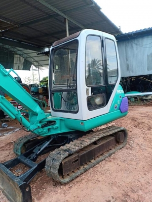 ขาย KOMATSU PC30-7. เก่านอกแท้  สภาพสวย มีลายแย๊ก เครื่องปั๊มแห้ง  ใช้ โทร 089-3818694 จ๊อย