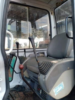 ขาย KOMATSU PC30-7. เก่านอกแท้  สภาพสวย มีลายแย๊ก เครื่องปั๊มแห้ง  ใช้ โทร 089-3818694 จ๊อย