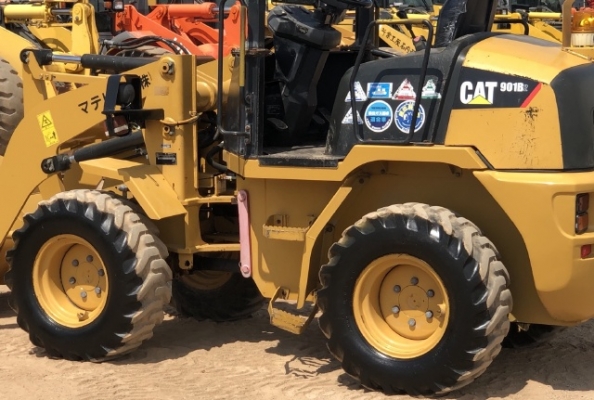 ขายรถตักล้อยาง CAT 901B (3,XXX ชั่วโมง) นำเข้าเองจากญี่ปุ่น สภาพสวยพร้อมใช้งาน มีVDOการทำงานครับ