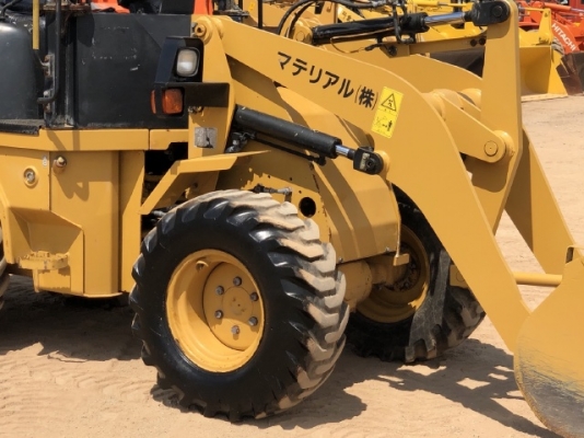 ขายรถตักล้อยาง CAT 901B (3,XXX ชั่วโมง) นำเข้าเองจากญี่ปุ่น สภาพสวยพร้อมใช้งาน มีVDOการทำงานครับ