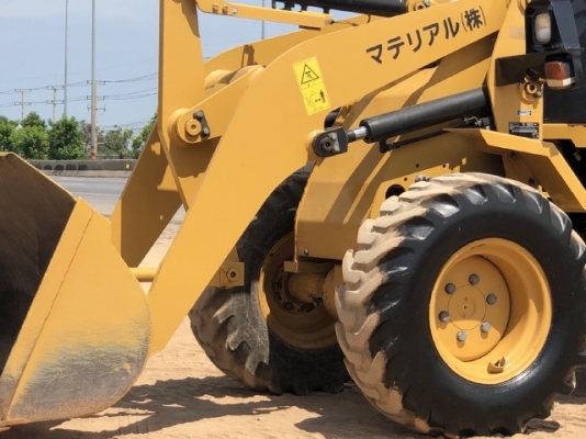 ขายรถตักล้อยาง CAT 901B (3,XXX ชั่วโมง) นำเข้าเองจากญี่ปุ่น สภาพสวยพร้อมใช้งาน มีVDOการทำงานครับ