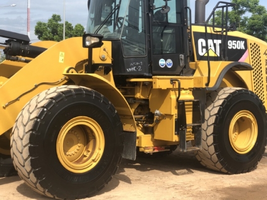 ขายรถตักล้อยาง CAT 950K ปี 2014 นำเข้าเองจากญี่ปุ่น สภาพพร้อมใช้ มีVDOการทำงานครับ