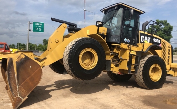ขายรถตักล้อยาง CAT 950K ปี 2014 นำเข้าเองจากญี่ปุ่น สภาพพร้อมใช้ มีVDOการทำงานครับ