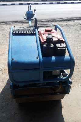 รถบดดินแบบเดินตามยี่ห้อBOMAGรุ่น BW 61 YS-2เครื่องยนต์ยันมาร์ สตาร์ทได้2ระบบ แบบมือหมุนและสตาร์ทด้วยกุญแจ มาจากญี่ปุ่น สภาพสวย พร้อมใช้ครับ