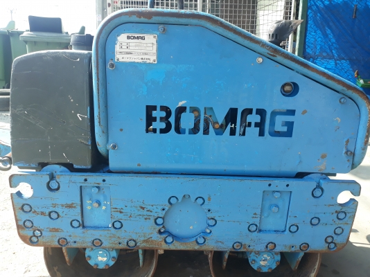 รถบดดินแบบเดินตามยี่ห้อBOMAGรุ่น BW 61 YS-2เครื่องยนต์ยันมาร์ สตาร์ทได้2ระบบ แบบมือหมุนและสตาร์ทด้วยกุญแจ มาจากญี่ปุ่น สภาพสวย พร้อมใช้ครับ