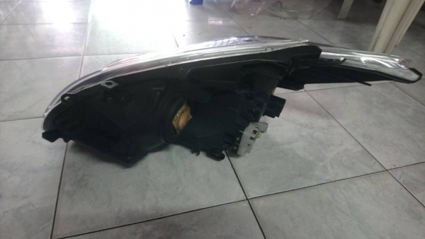 ขายไฟหน้า Toyota Prius ด้านขวา