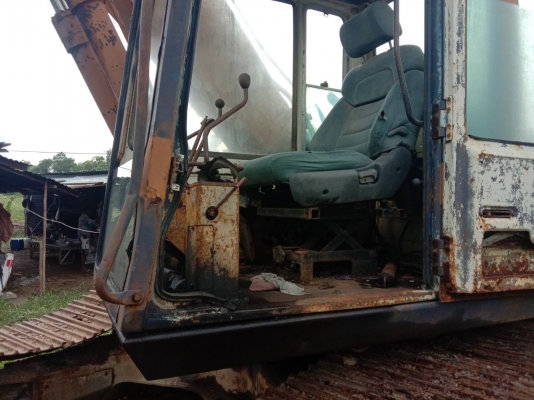 ขายKOMATSU PC200-3 มี2คันขายตามสภาพราคาคันละ 300,000