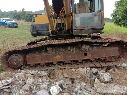 ขายKOMATSU PC200-3 มี2คันขายตามสภาพราคาคันละ 300,000