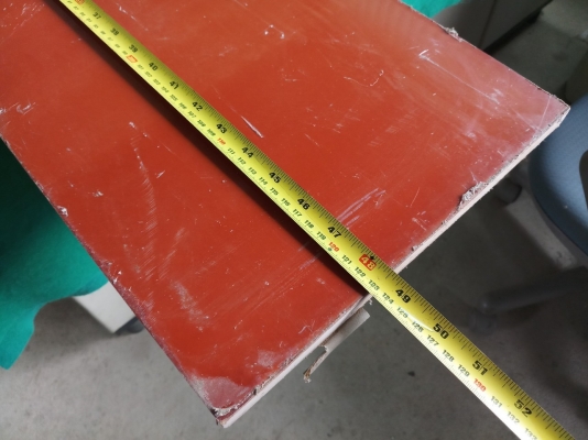 เบกาไลท์สีส้มผิวมัน ขนาด 28x123 ซม.หนา 15 มิล มีพลาสติกเคลือบผิว ลอกออกเมื่อใช้งาน ไม่มีรูเจาะ แผ่นเรียบสวย ราคาแผ่นละ 720 บาท+130 ค่าส่ง มี 2 แผ่นค่ะ แบ่งครึ่งแผ่นได้นะคะ