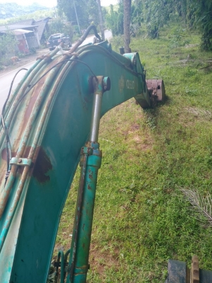 ขายKOBELCO SK200-V ธรรมดาเอกสารอินวอย มีเครื่อง มีปั้ม แพคอลโทรล โซ่พร้อมแผ่น1ข้าง ตัวเดินเสีย1ข้าง