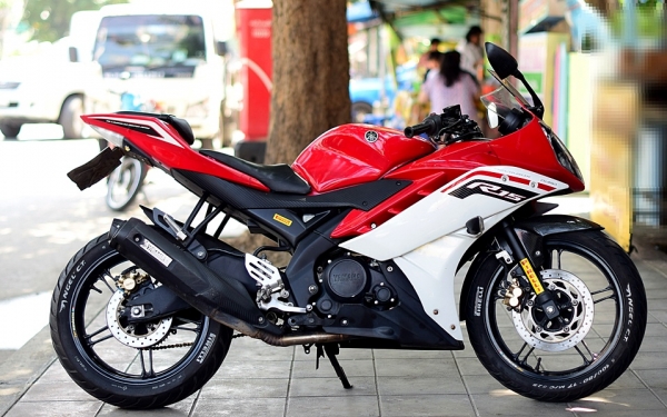 R15 สีขาวแดง ปี2558  มีเล่มเอกสารครบ โปรโมชั่น 29900