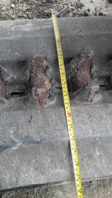 ขายแทรคยางจำนวน 74 ข้อ(แบบฟันหมา) สำหรับใส่กับรถดั้มตีนตะขาบ สินค้าเก่านอกสภาพดี ขายแทรคยางจำนวน 74 ข้อ(แบบฟันหมา) สำหรับใส่กับรถดั้มตีนตะขาบ สินค้าเก่านอกสภาพดี