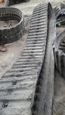 ขายแทรคยางจำนวน 74 ข้อ(แบบฟันหมา) สำหรับใส่กับรถดั้มตีนตะขาบ สินค้าเก่านอกสภาพดี ขายแทรคยางจำนวน 74 ข้อ(แบบฟันหมา) สำหรับใส่กับรถดั้มตีนตะขาบ สินค้าเก่านอกสภาพดี