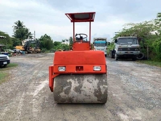 ขาย  235,000  รถบด 4 ตัน เอวอ่อน  KOMATSU JV 40-1 ทำงาน 1,960 ชม เก่านอก 1  ปี เครื่องดี ปั้มเเรง  เอวแน่น ยางดี สั่นแรง รถพร้อมใช้ เอกสารสัญญาซื้อขาย รถอยู่  นครปฐม โทร 0610710295  สนใจ รายการสินค้า อื่นๆ ที่ เว็ปไชค์ Truck2Hand https://www.truck2hand.co