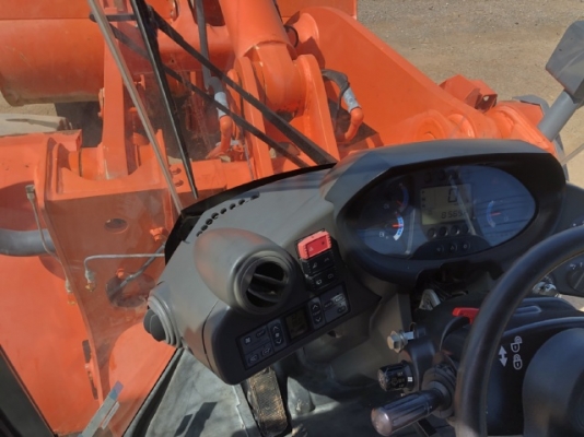 ขายรถตักล้อยาง HITACHI ZW220 นำเข้าเองจากญี่ปุ่น สภาพสวยพร้อมใช้ มีVDOการทำงานครับ ขายรถตักล้อยาง HITACHI ZW220 นำเข้าเองจากญี่ปุ่น สภาพสวยพร้อมใช้ มีVDOการทำงานครับ