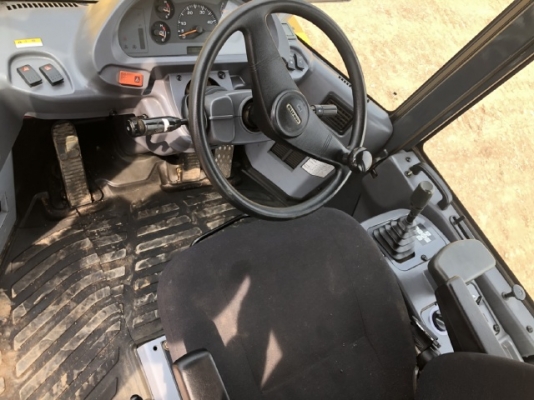 ขายรถตักล้อยาง KOMATSU WA100-5 นำเข้าเองจากญี่ปุ่น สภาพสวยพร้อมใช้งาน มีVDOการทำงานครับ ขายรถตักล้อยาง KOMATSU WA100-5 นำเข้าเองจากญี่ปุ่น สภาพสวยพร้อมใช้งาน มีVDOการทำงานครับ