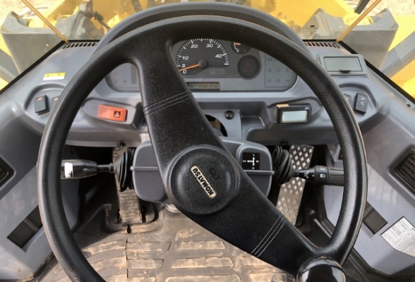 ขายรถตักล้อยาง KOMATSU WA100-5 นำเข้าเองจากญี่ปุ่น สภาพสวยพร้อมใช้งาน มีVDOการทำงานครับ ขายรถตักล้อยาง KOMATSU WA100-5 นำเข้าเองจากญี่ปุ่น สภาพสวยพร้อมใช้งาน มีVDOการทำงานครับ