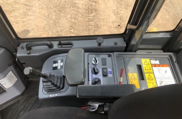 ขายรถตักล้อยาง KOMATSU WA100-5 นำเข้าเองจากญี่ปุ่น สภาพสวยพร้อมใช้งาน มีVDOการทำงานครับ ขายรถตักล้อยาง KOMATSU WA100-5 นำเข้าเองจากญี่ปุ่น สภาพสวยพร้อมใช้งาน มีVDOการทำงานครับ