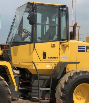 ขายรถตักล้อยาง KOMATSU WA150-5 นำเข้าเองจากญี่ปุ่น สภาพสวยพร้อมใช้งาน มีVDOการทำงานครับ ขายรถตักล้อยาง KOMATSU WA150-5 นำเข้าเองจากญี่ปุ่น สภาพสวยพร้อมใช้งาน มีVDOการทำงานครับ