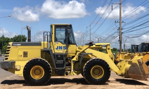 ขายรถตักล้อยาง KOMATSU WA350-3E รถนอกนำเข้าจากญี่ปุ่น สภาพสวยพร้อมใช้ มีVDOการทำงานครับ