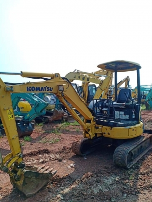 ขายKOMATSU PC30MR-3. เก่านอกแท้  เดิมๆๆ  สภาพสวย ผานสไลด์ได้  เครื่องปั๊มแห้ง พร้อมใช้  โทร 089-3818694  จ๊อย