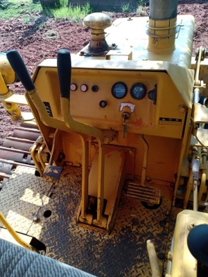 ขายรถดัน KOMATSU D20PL-5. เก่านอกแท้  เดิมๆๆใบ70 ใช้งานมาน้อย  ลองระบบกันได้ทุกวัน  โทร 089-3818694  จ๊อย