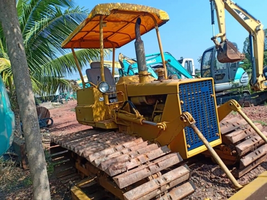 ขายรถดัน KOMATSU D20PL-5. เก่านอกแท้  เดิมๆๆใบ70 ใช้งานมาน้อย  ลองระบบกันได้ทุกวัน  โทร 089-3818694  จ๊อย