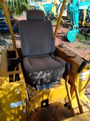 ขายรถดัน KOMATSU D20PL-5. เก่านอกแท้  เดิมๆๆใบ70 ใช้งานมาน้อย  ลองระบบกันได้ทุกวัน  โทร 089-3818694  จ๊อย