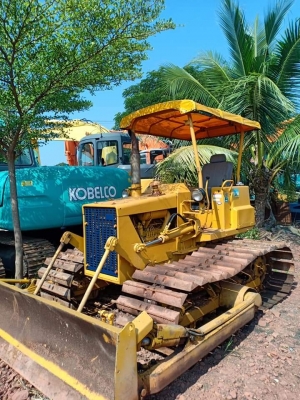 ขายรถดัน KOMATSU D20PL-5. เก่านอกแท้  เดิมๆๆใบ70 ใช้งานมาน้อย  ลองระบบกันได้ทุกวัน  โทร 089-3818694  จ๊อย