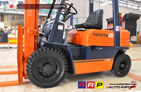 ขายรถโฟล์คลิฟท์มือสอง TOYOTA รุ่น 5FG20-10920 นำเข้าจากประเทศญี่ปุ่น 100\% ไม่เคยใช้งานในไทย