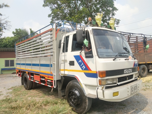 6ล้อบรรทุก ISUZU FTR 165 แรงม้า ยาว 5.40 ม. รถสวยเดิมทั้งคัน+สภาพพร้อมใช้งาน (มีเล่มพร้อมโอน) ราคา 2