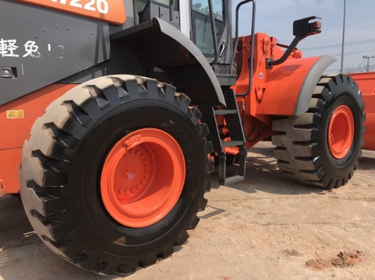 ขายรถตักล้อยาง HITACHI ZW220 นำเข้าเองจากญี่ปุ่น สภาพสวยพร้อมใช้ มีVDOการทำงานครับ ขายรถตักล้อยาง HITACHI ZW220 นำเข้าเองจากญี่ปุ่น สภาพสวยพร้อมใช้ มีVDOการทำงานครับ