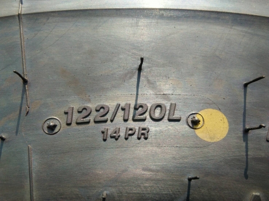 ขายยางใหม่ 750R16 บริดจสโตน ปี15 จำนวน 20 เส้นละ 2300 บาท