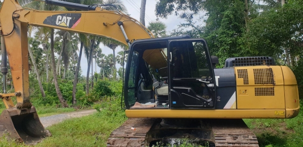 ขายแม็คโคร CAT320D2 ไมล์ชม.น้อย3,200ชม. ราคา2,500,000