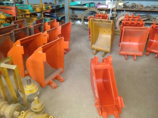 รับสั่งทำ บุ้งกี่ตักดิน บุ้งกี่วางท่อ บุ้งกี่ตักผัก บุ้งกี่ขุดร่อง ทั้งปากแคบ ปากกว้าง  รถเล็กรถใหญ่ รับทำทุกรุ่นคับ  รับประกันความแข็งแรง