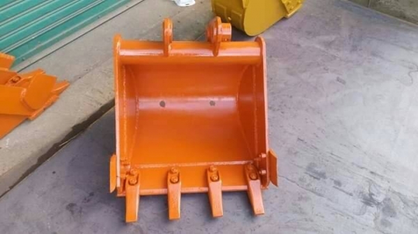 รับสั่งทำ บุ้งกี่ตักดิน บุ้งกี่วางท่อ บุ้งกี่ตักผัก บุ้งกี่ขุดร่อง ทั้งปากแคบ ปากกว้าง  รถเล็กรถใหญ่ รับทำทุกรุ่นคับ  รับประกันความแข็งแรง