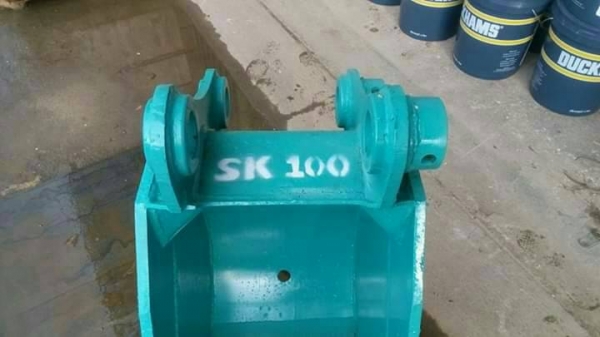 รับสั่งทำ บุ้งกี่ตักดิน บุ้งกี่วางท่อ บุ้งกี่ตักผัก บุ้งกี่ขุดร่อง ทั้งปากแคบ ปากกว้าง  รถเล็กรถใหญ่ รับทำทุกรุ่นคับ  รับประกันความแข็งแรง