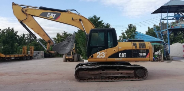 ขาย 1,380, 000  CATTERPILAR 320 D  13,xxx ชม.เครื่องดี ปั้มแรง  เอวแน่น โซ่ใหม่ แอร์หนาว  ไฟฟ้าครบ เอกสารแจ้งจำหน่าย รถสวยพร้อมใช้ รถอยู่ เลย 090-772-3710 090-772-3708