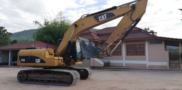 ขาย 1,380, 000  CATTERPILAR 320 D  13,xxx ชม.เครื่องดี ปั้มแรง  เอวแน่น โซ่ใหม่ แอร์หนาว  ไฟฟ้าครบ เอกสารแจ้งจำหน่าย รถสวยพร้อมใช้ รถอยู่ เลย 090-772-3710 090-772-3708