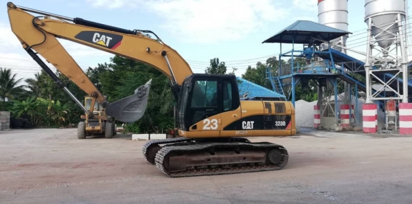 ขาย 1,380, 000  CATTERPILAR 320 D  13,xxx ชม.เครื่องดี ปั้มแรง  เอวแน่น โซ่ใหม่ แอร์หนาว  ไฟฟ้าครบ เอกสารแจ้งจำหน่าย รถสวยพร้อมใช้ รถอยู่ เลย 090-772-3710 090-772-3708