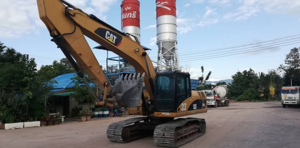 ขาย 1,380, 000  CATTERPILAR 320 D  13,xxx ชม.เครื่องดี ปั้มแรง  เอวแน่น โซ่ใหม่ แอร์หนาว  ไฟฟ้าครบ เอกสารแจ้งจำหน่าย รถสวยพร้อมใช้ รถอยู่ เลย 090-772-3710 090-772-3708