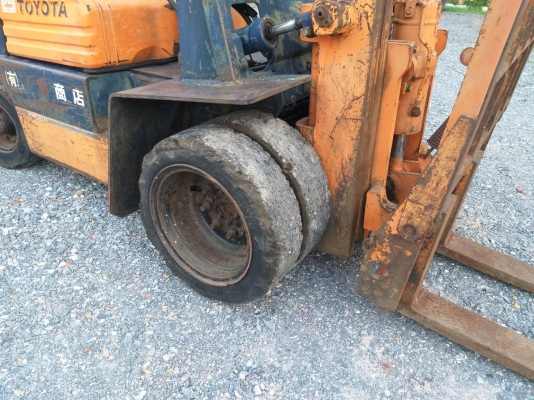 ขายรถยก TOYOTA 5FG25 เครื่องเบนซิน 4Y เสาสูง4เมตร งาเท ล้อหน้าคู่ ยกได้2.5ตัน เกียร์ธรรมดา รถนอกนำเข้า มีเอกสารรับรองการนำเข้า ติดต่อ 098-7962549 ขายรถยก TOYOTA 5FG25 เครื่องเบนซิน 4Y เสาสูง4เมตร งาเท ล้อหน้าคู่ ยกได้2.5ตัน เกียร์ธรรมดา รถนอกนำเข้า มีเอกสารรับรองการนำเข้า ติดต่อ 098-7962549