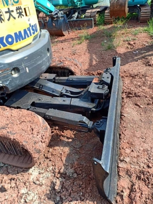 ขาย KOMATSU PC30MR-3. เก่านอกแท้  เดิมๆๆ  ผานสไลด์ได้  พร้อมใช้  โทร 089-3818694  จ๊อย