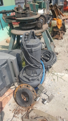 ไดโว่สูบโคลน EBRARA ขนาด 10 แรงของใหม่เก่าเก็บ