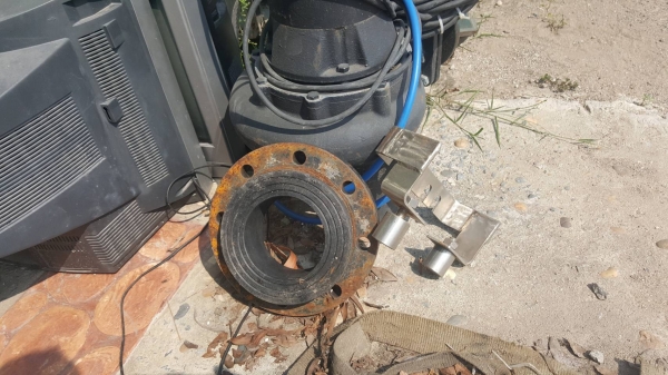 ไดโว่สูบโคลน EBRARA ขนาด 10 แรงของใหม่เก่าเก็บ