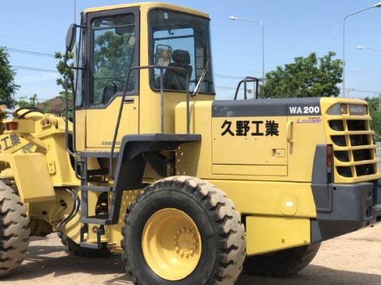 ขายรถตักล้อยาง KOMATSU WA200-3 รถนอกนำเข้าจากญี่ปุ่น สภาพสวยพร้อมใช้ มีVDOการทำงานครับ