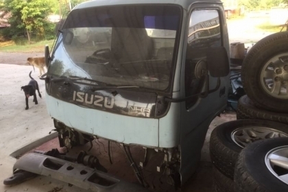 ขายครับหัวเก๋ง NKR หัวเล็ก สวยอุปกรณ์ครบๆ. สนใจ 089-5367218 081-4252943