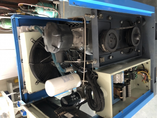 ปั้มลมสกรู 10 แรง สวยสภาพใหม่ ใช้งานได้เลย ปี 2015 ขายถูก