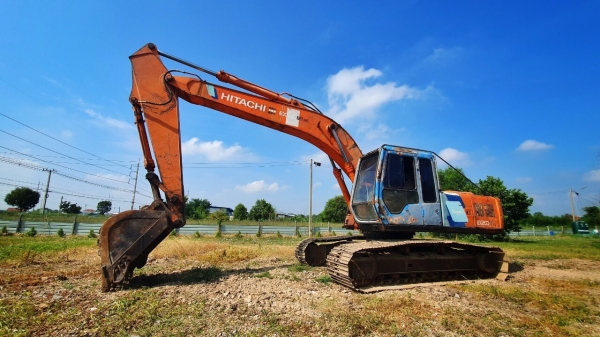 ขายHITACHI EX200-3 เอวแน่น แอร์เย็นรถทำงานได้ปกติราคา 450,000